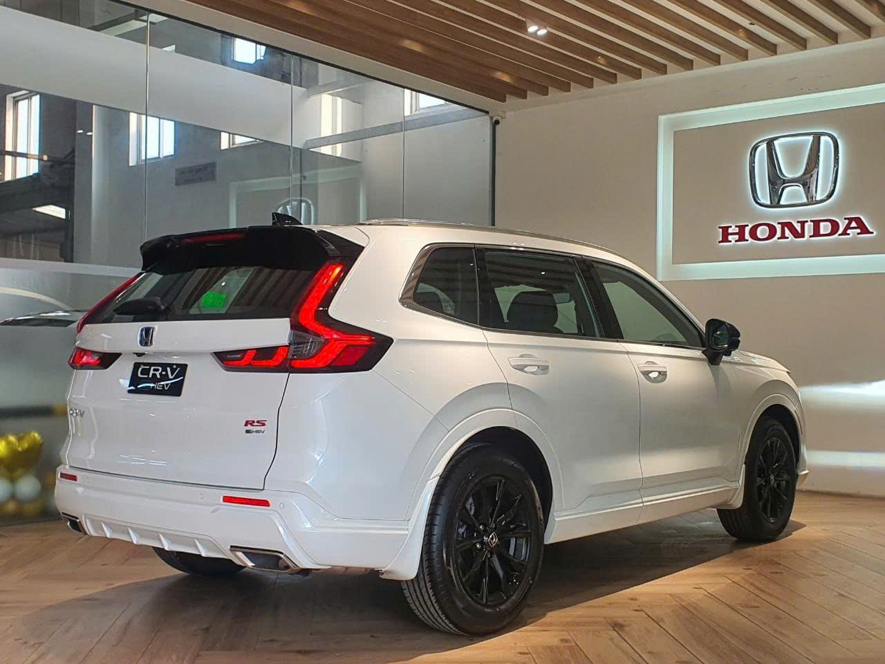 Honda CR-V RS Màu trắng 
